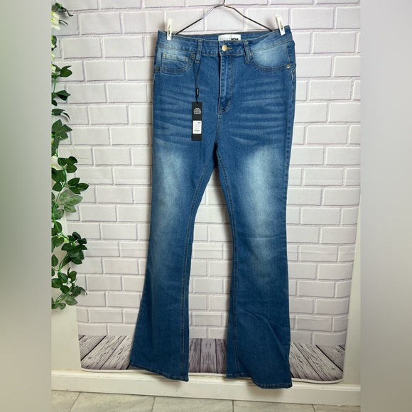 FASHION NOVA Women's Blue Jeans/size 11 - Picture 1 of 9